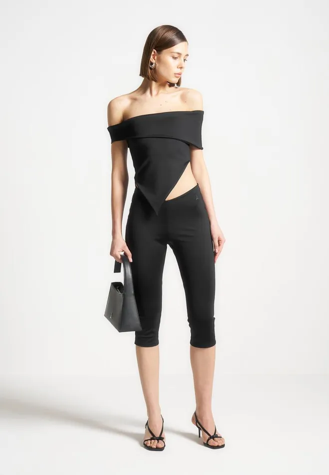Manire De Voir Matching Sets Manire De Voir Woman Angled Waist Capri Leggings 8211 Black Manire De Voir Matching Sets Manire De Voir Woman Angled Waist Capri Leggings 8211 Black