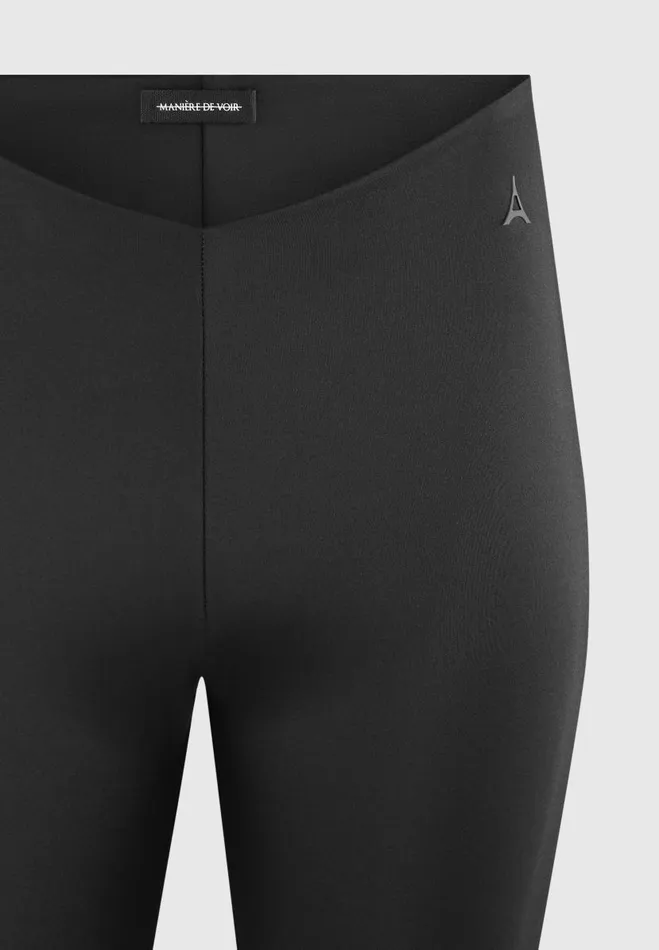 Manire De Voir Matching Sets Manire De Voir Woman Angled Waist Capri Leggings 8211 Black