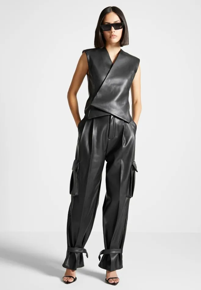 Manire De Voir Matching Sets Manire De Voir Woman Vegan Leather Pleated Cargo Trousers 8211 Black Manire De Voir Matching Sets Manire De Voir Woman Vegan Leather Pleated Cargo Trousers 8211 Black