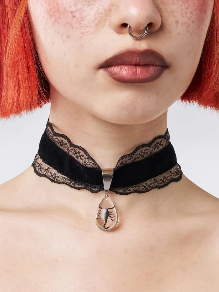 Shop Minga London Accessories Cruel Lover Velvet Pendant Choker