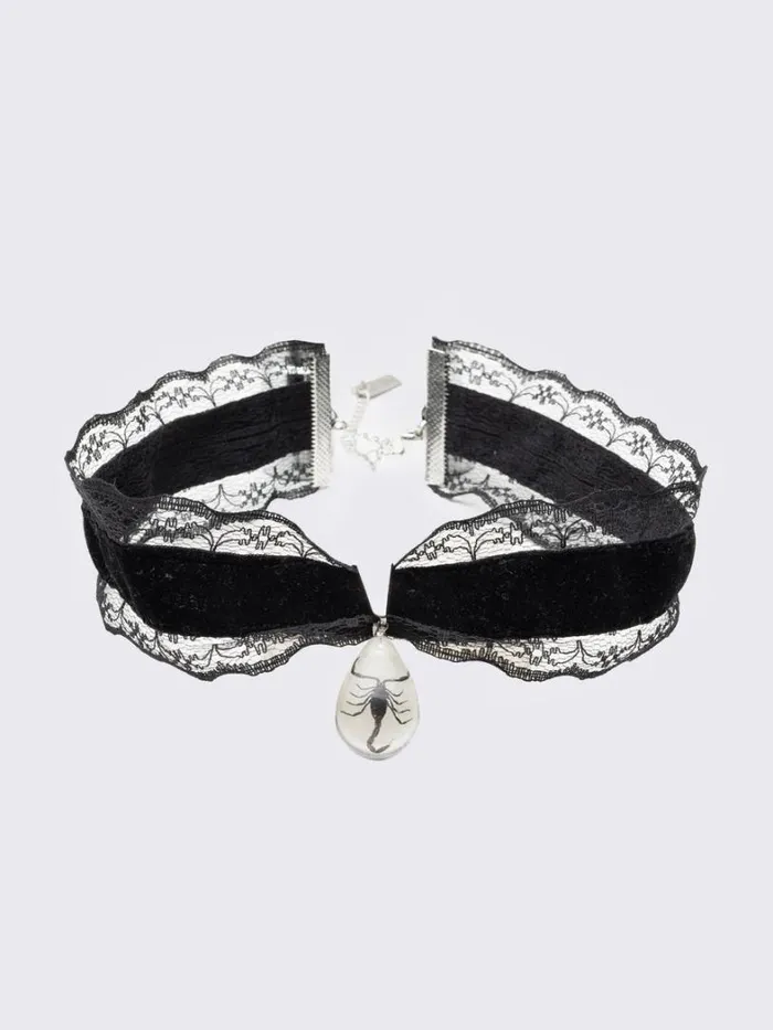 Shop Minga London Accessories Cruel Lover Velvet Pendant Choker