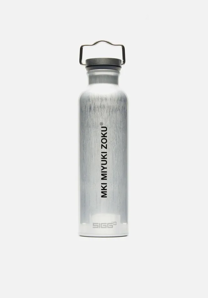 Shop MKI X SIGG 25OZ BOTTLE Aluminium MKI MIYUKI ZOKU Lifestyle