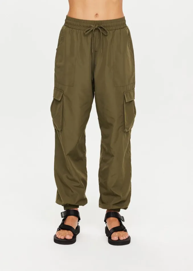 The Upside KENDALL CARGO PANT Olive Shop Pants The Upside KENDALL CARGO PANT Olive Shop Pants