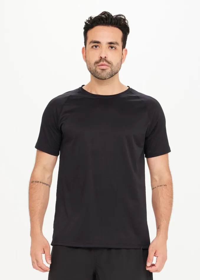 The Upside QUICK DRY DEAN TEE Black Shop Tops