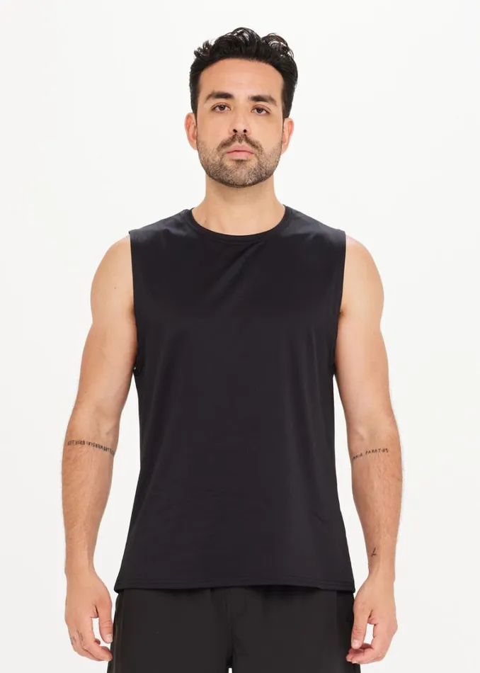 The Upside QUICK DRY KEANU MUSCLE TANK Black Shop Tops